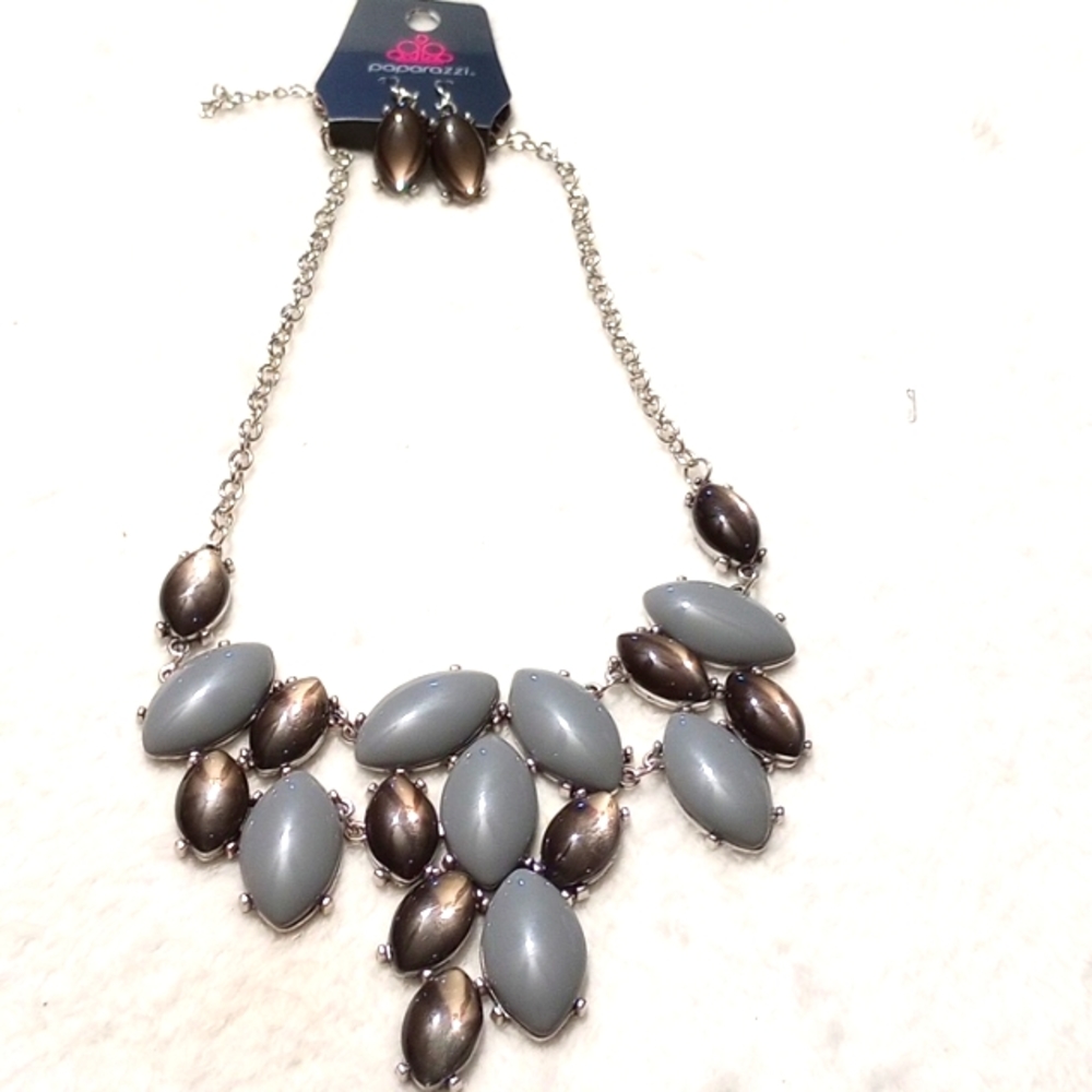 💐This is an Earrings and Necklace Set💐